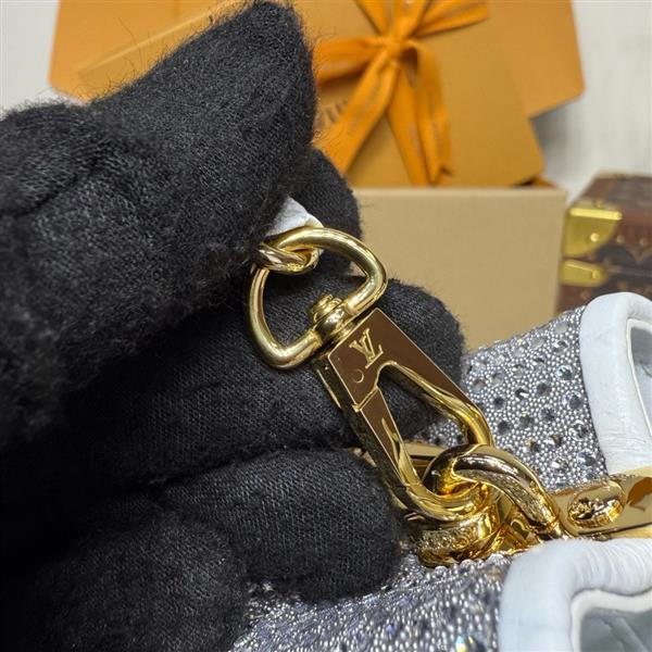 2026120164335899 870